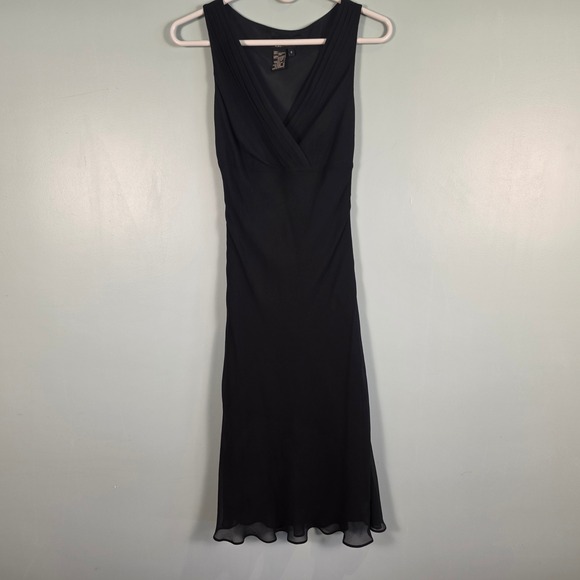 BCBGMaxAzria Dresses & Skirts - BCBGMAXAZRIA Black 100% Silk Pleated VNeck Sleeveless Midi Cocktail Dress Size 0